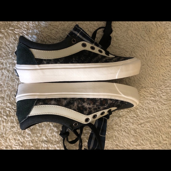 Vans - Picture 7 of 12